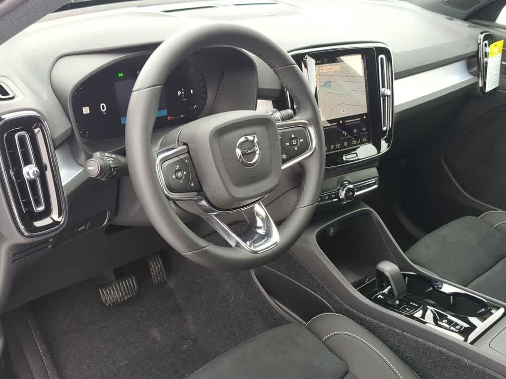 Used 2026 Volvo XC40 B5 Ultra w/ Protection Package Premier AWD/4WD image 2