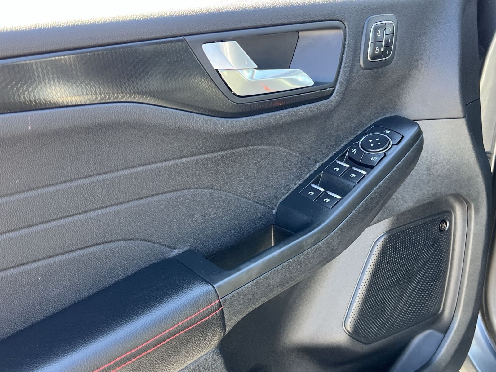 Certified 2022 Ford Escape SEL w/ SEL Stealth AWD Package image 15