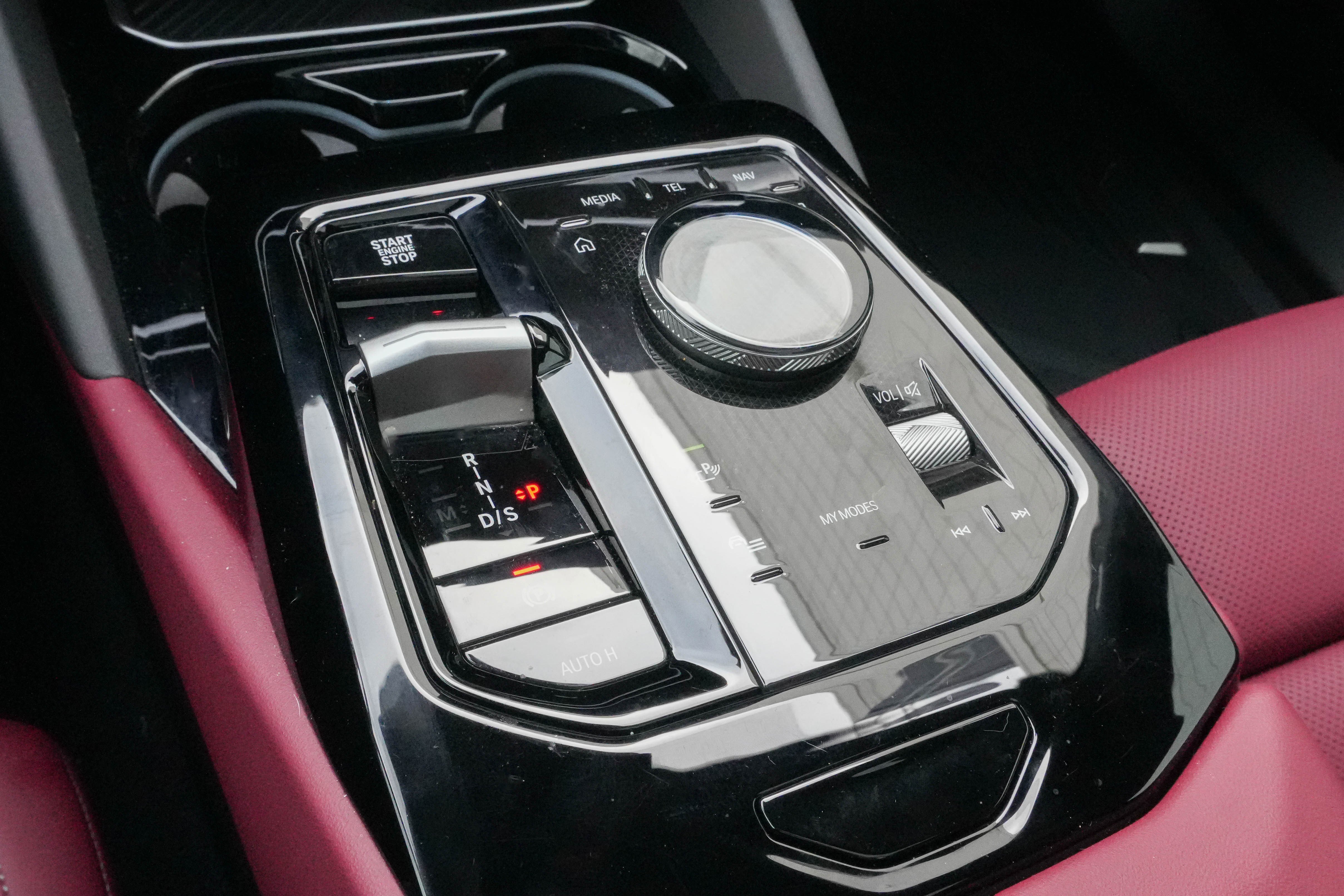 Certified 2024 BMW 530i w/ Premium Package image 27