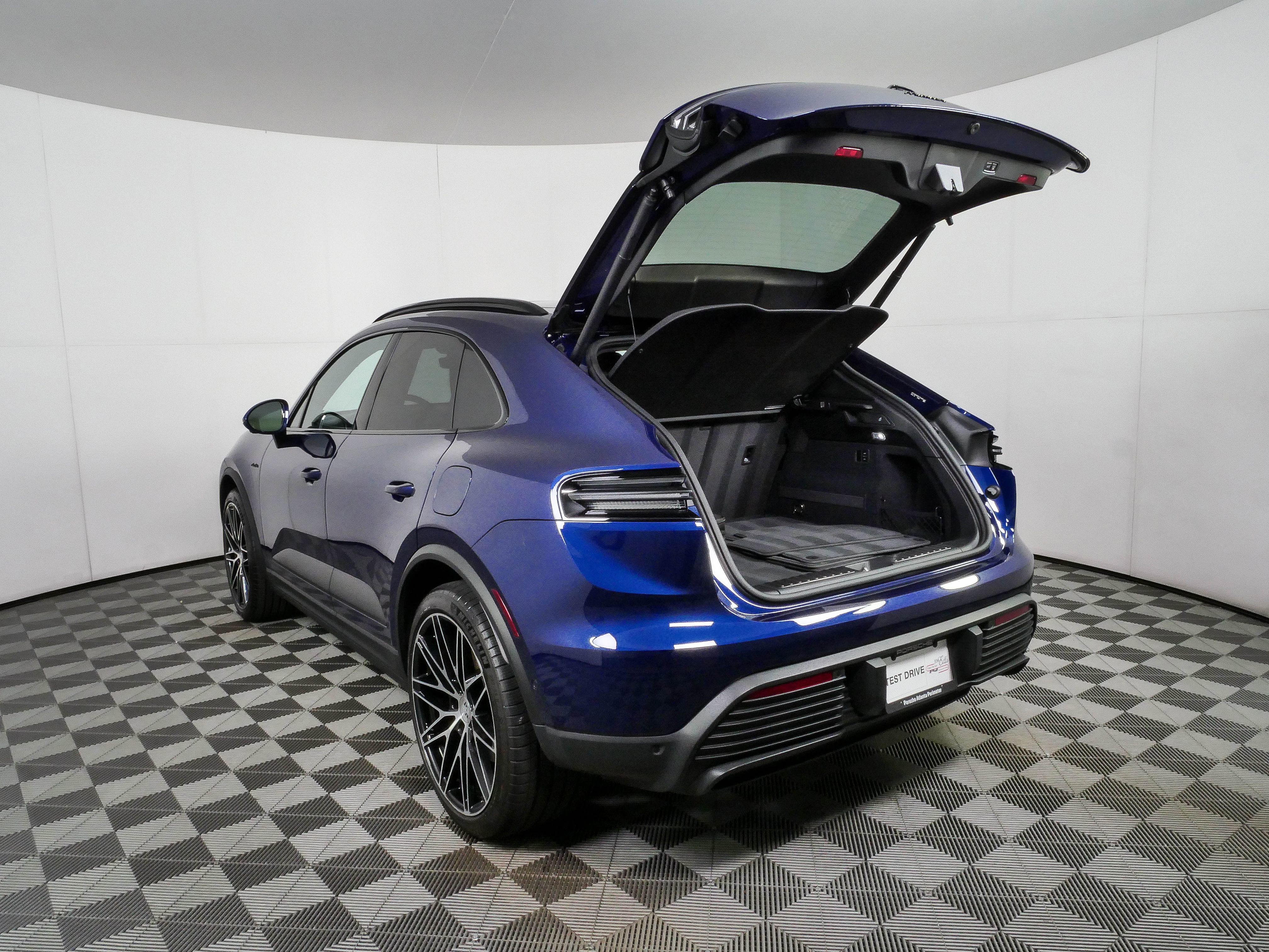 Certified 2025 Porsche Macan Electric RWD image 34