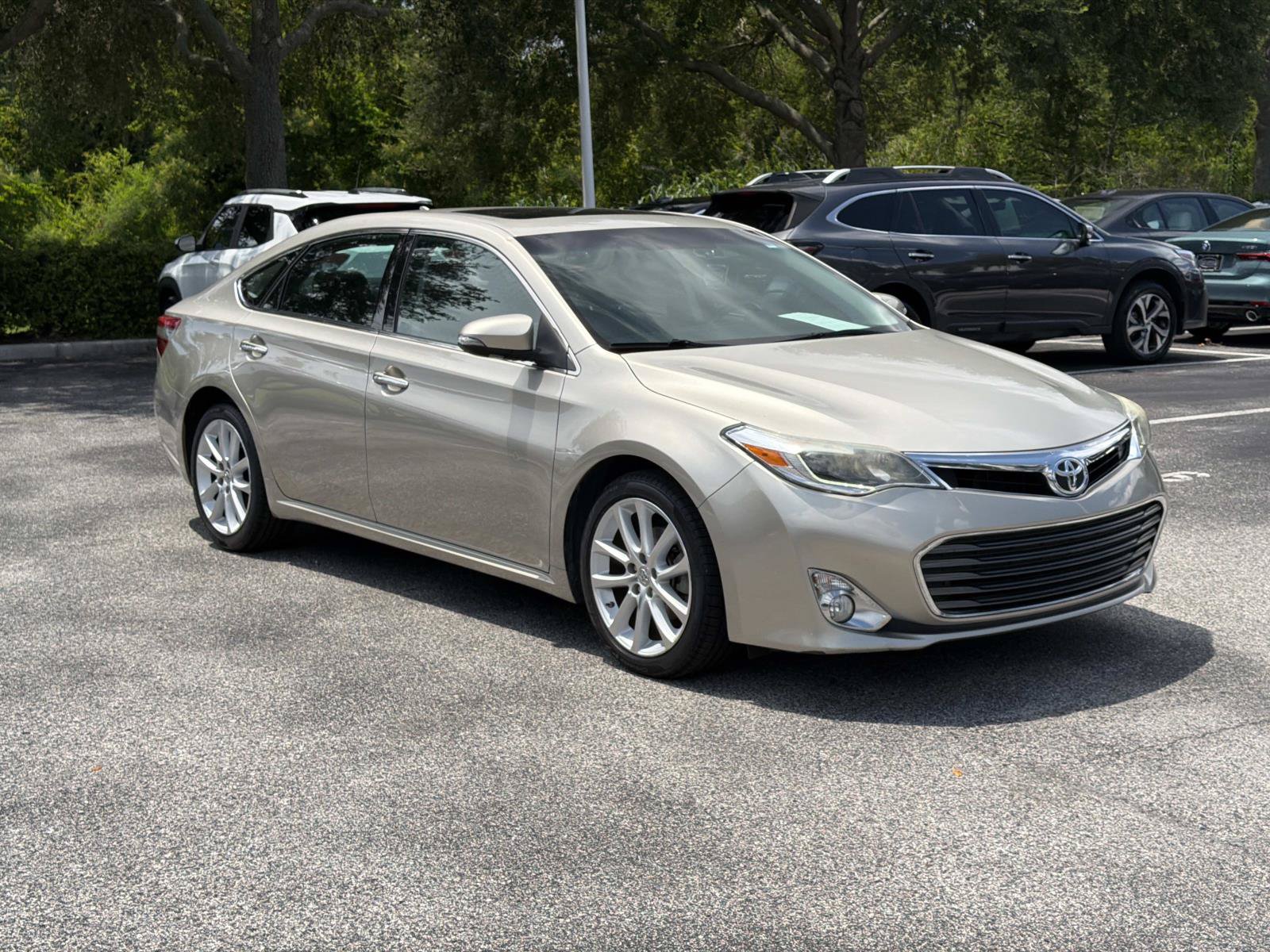 Used 2014 Toyota Avalon Limited FWD image 2