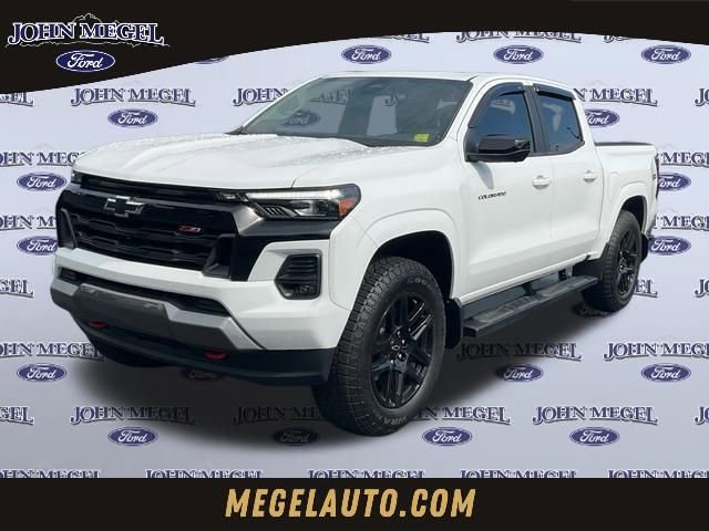 Used 2024 Chevrolet Colorado Z71 w/ Z71 Convenience Package 2