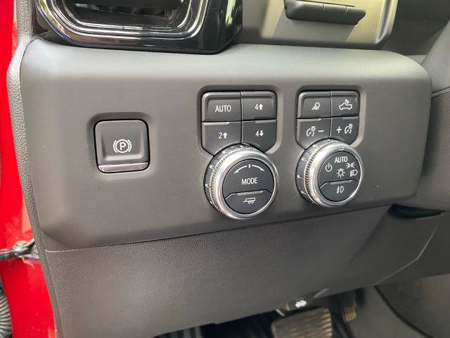 Used 2025 GMC Sierra 1500 AT4 w/ AT4 Premium Package AWD/4WD image 17