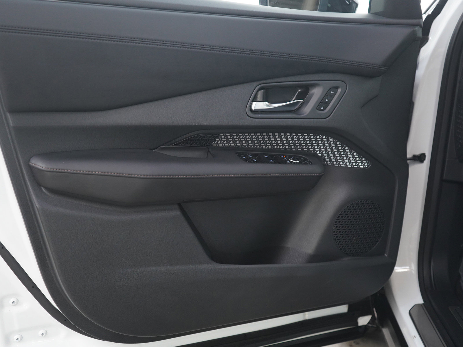 Used 2024 Nissan Ariya AWD image 20