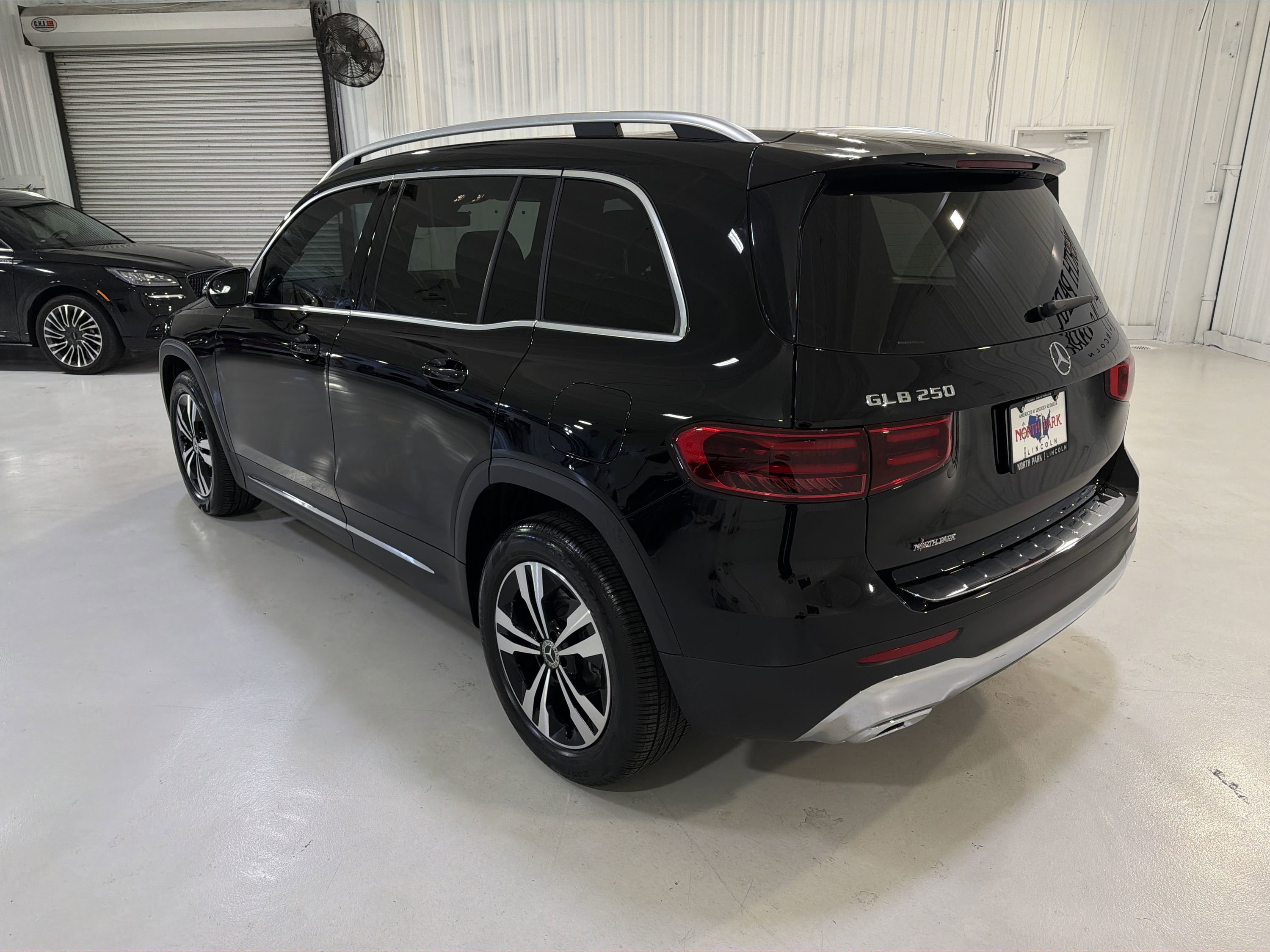 Used 2025 Mercedes-Benz GLB 250 image 24