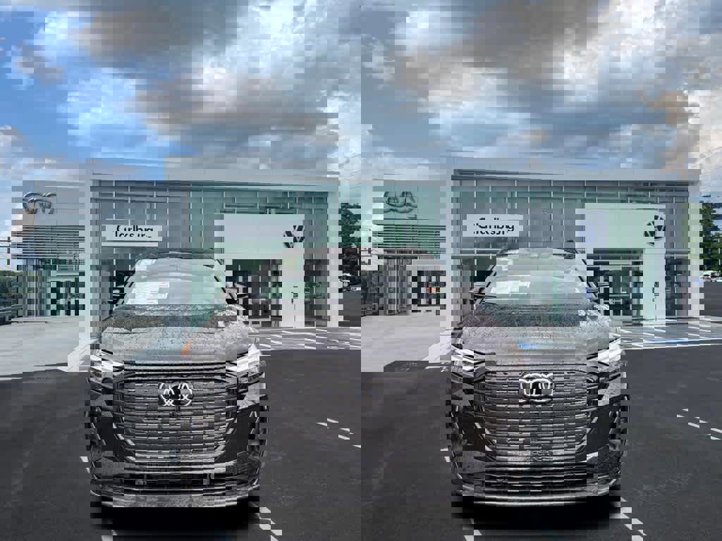 New 2025 Audi Q4 e-tron Premium image 3