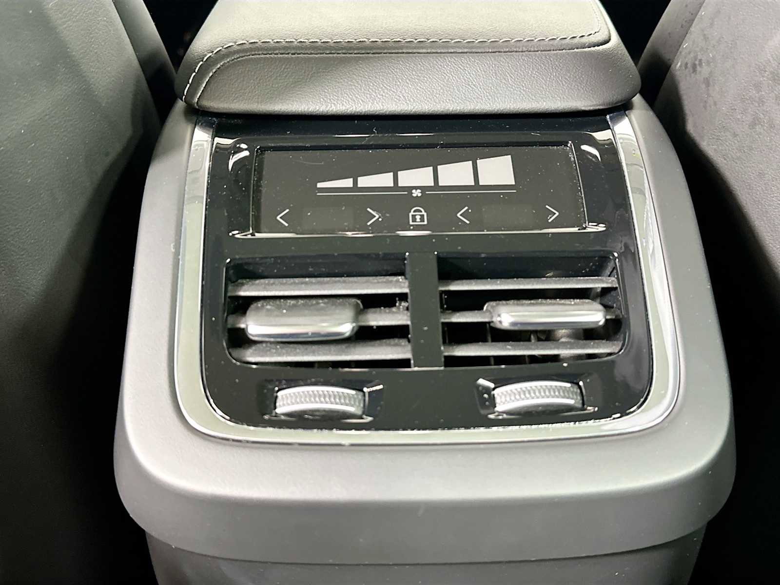 Used 2022 Volvo XC60 B6 Inscription w/ Advanced Package image 24