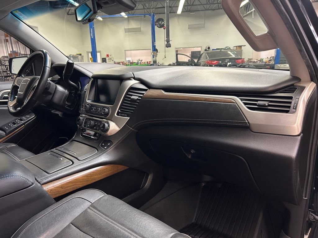 Used 2019 GMC Yukon XL Denali w/ Open Road Package RWD image 15