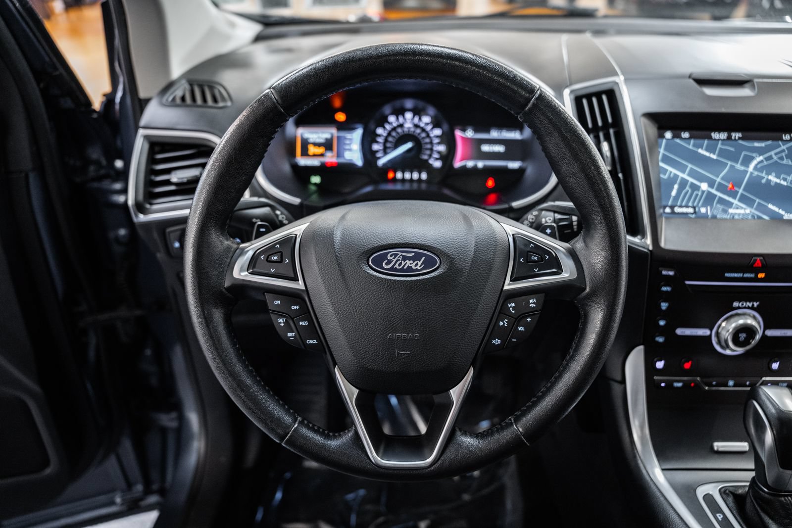 Used 2018 Ford Edge Titanium w/ Equipment Group 301A AWD/4WD image 27
