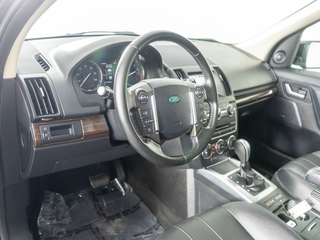 Used 2015 Land Rover LR2 AWD/4WD image 14