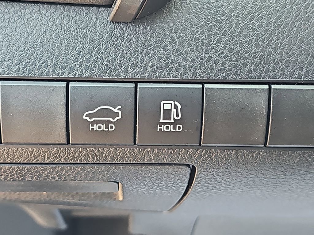 Used 2020 Toyota Camry XLE w/ Navigation Package FWD image 17