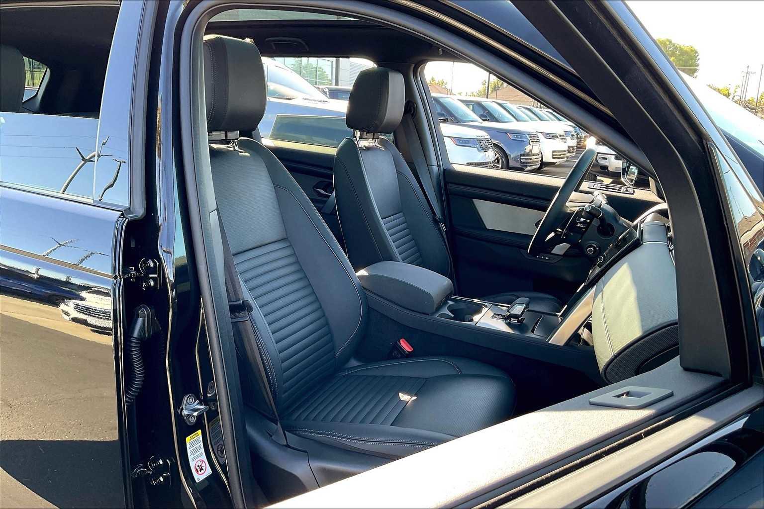 Used 2025 Land Rover Discovery Sport Dynamic SE image 10