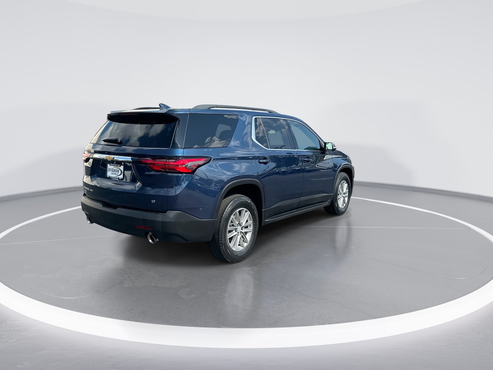Used 2023 Chevrolet Traverse LT AWD/4WD image 9