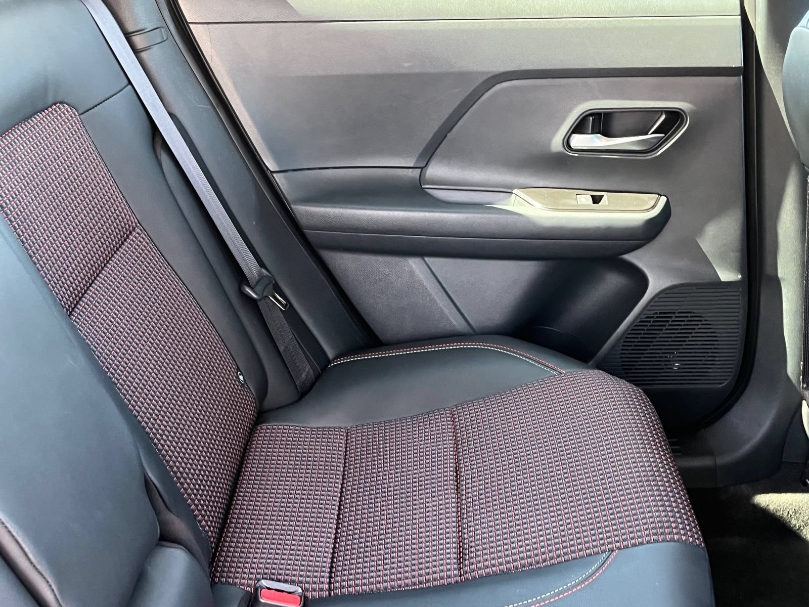 Used 2026 Nissan Kicks SR w/ Cold Weather Package FWD image 11