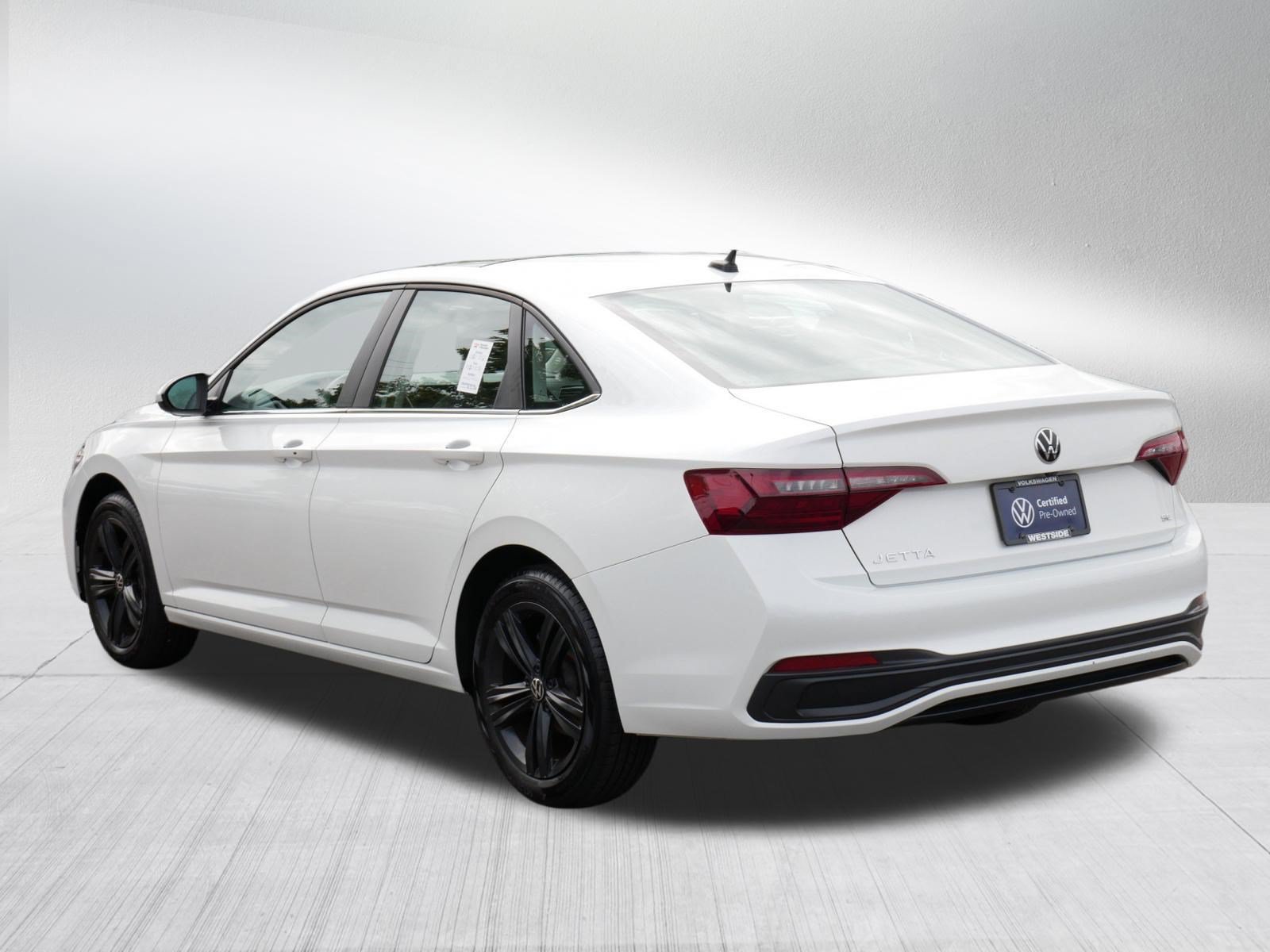 Certified 2023 Volkswagen Jetta SE w/ Panoramic Sunroof Package FWD image 5