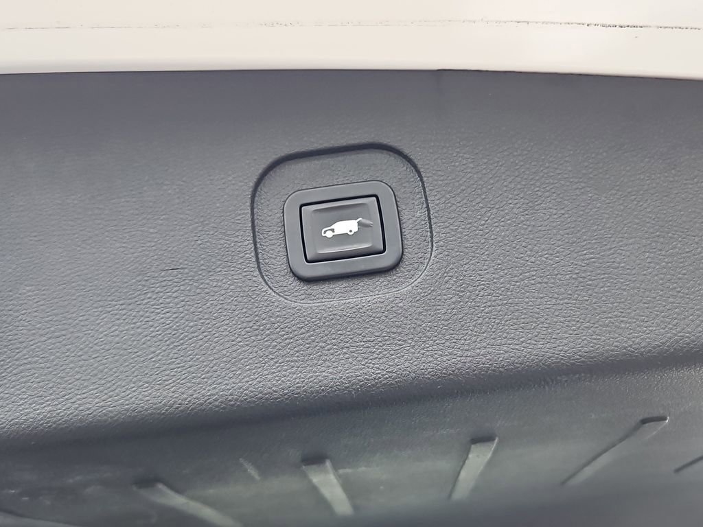 Used 2017 Chevrolet Equinox Premier w/ Enhanced Convenience Package FWD image 29