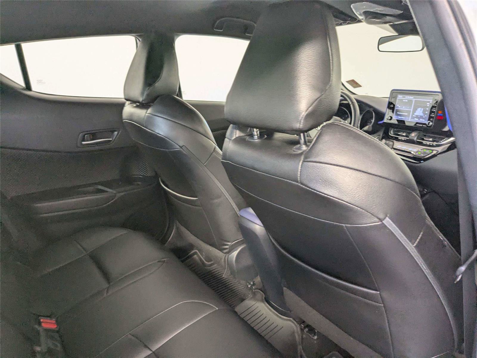 Used 2020 Toyota C-HR XLE FWD image 29