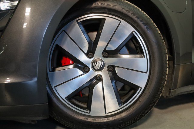 Used 2021 Porsche Taycan 4S w/ Premium Package image 3