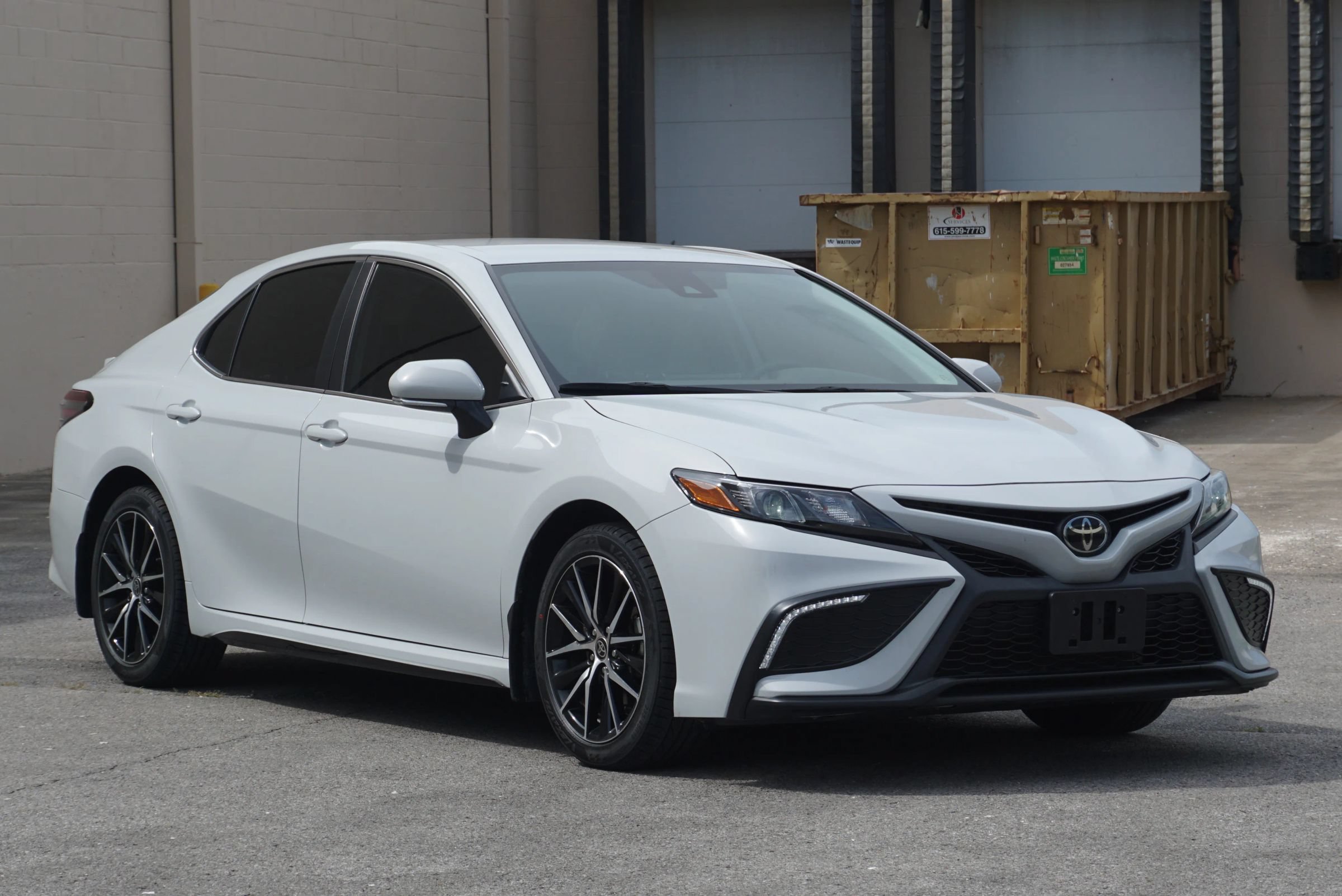 Used 2024 Toyota Camry SE FWD image 3