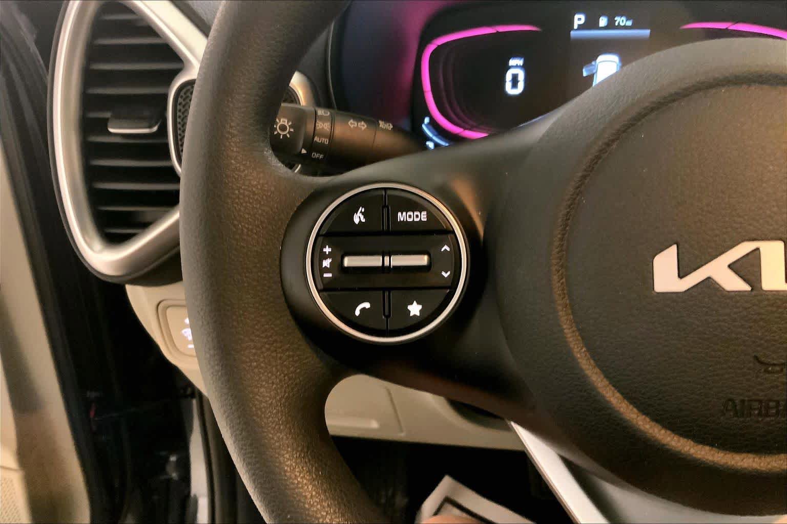 Used 2025 Kia Soul LX w/ LX Technology Package FWD image 23