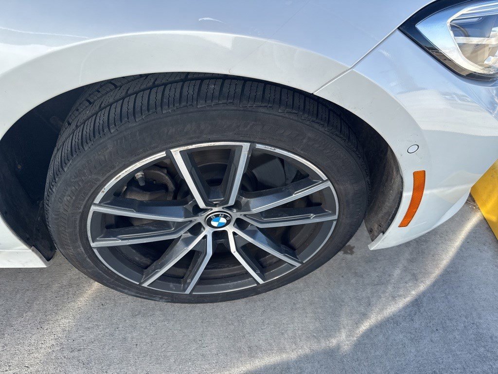 Used 2019 BMW 330i xDrive Sedan w/ Premium Package image 4
