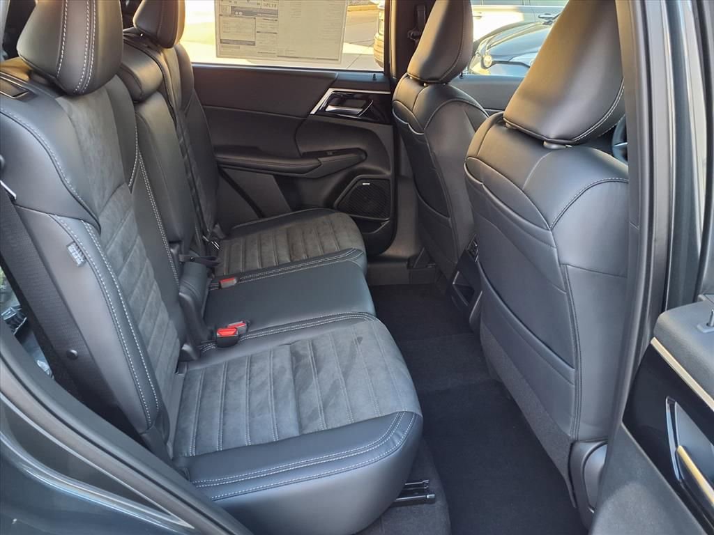 Used 2026 Mitsubishi Outlander SE FWD image 10