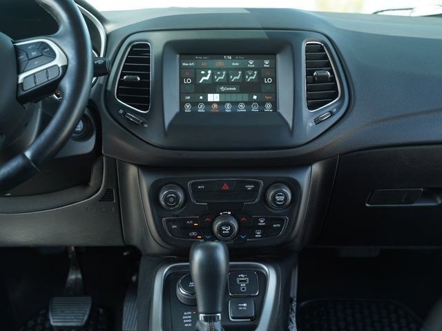 Used 2020 Jeep Compass Latitude w/ Cold Weather Group AWD/4WD image 29