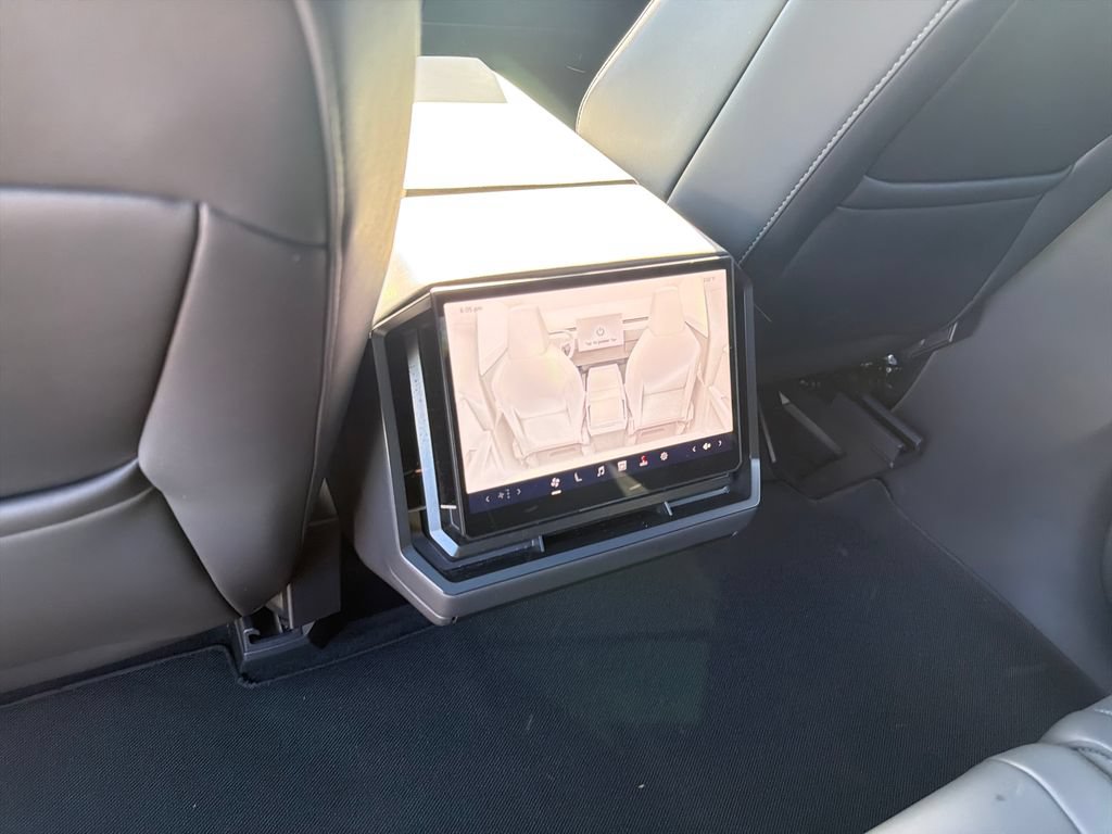 Used 2024 Tesla Cybertruck AWD Crew Cab image 33