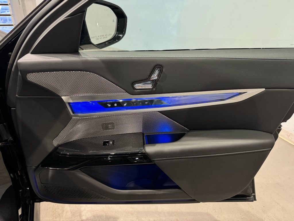 Used 2025 BMW 760i xDrive image 51