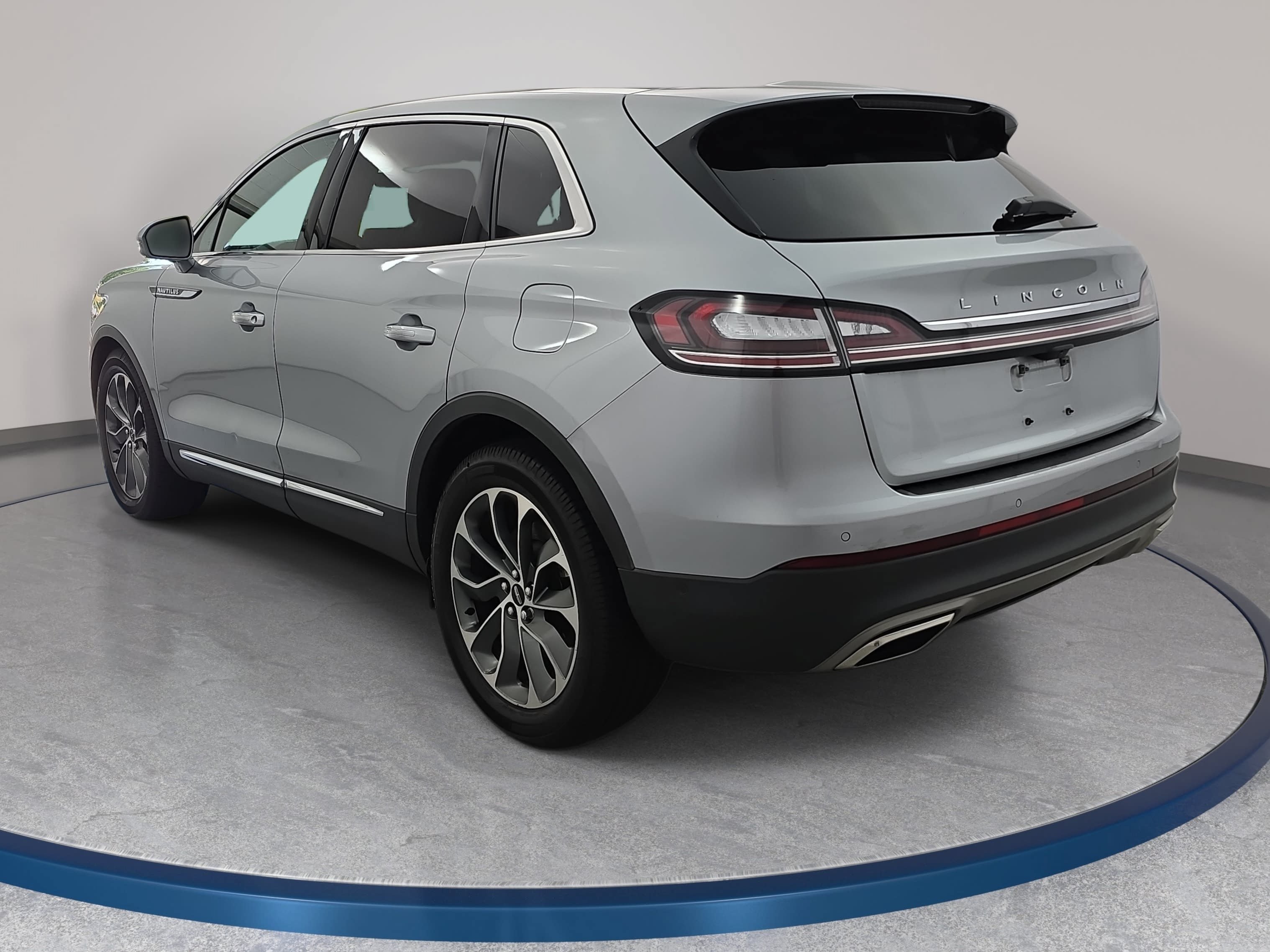 Used 2023 Lincoln Nautilus Reserve w/ Equipment Group 201A AWD/4WD image 7