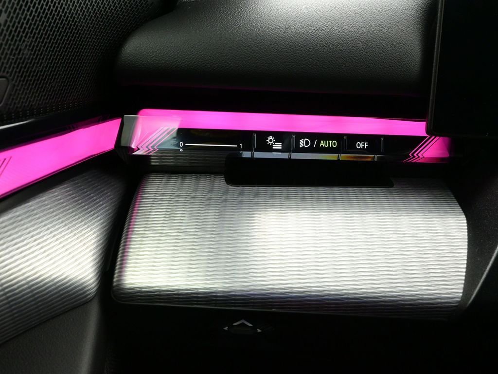 Used 2024 BMW i5 eDrive40i w/ M Sport Package image 18