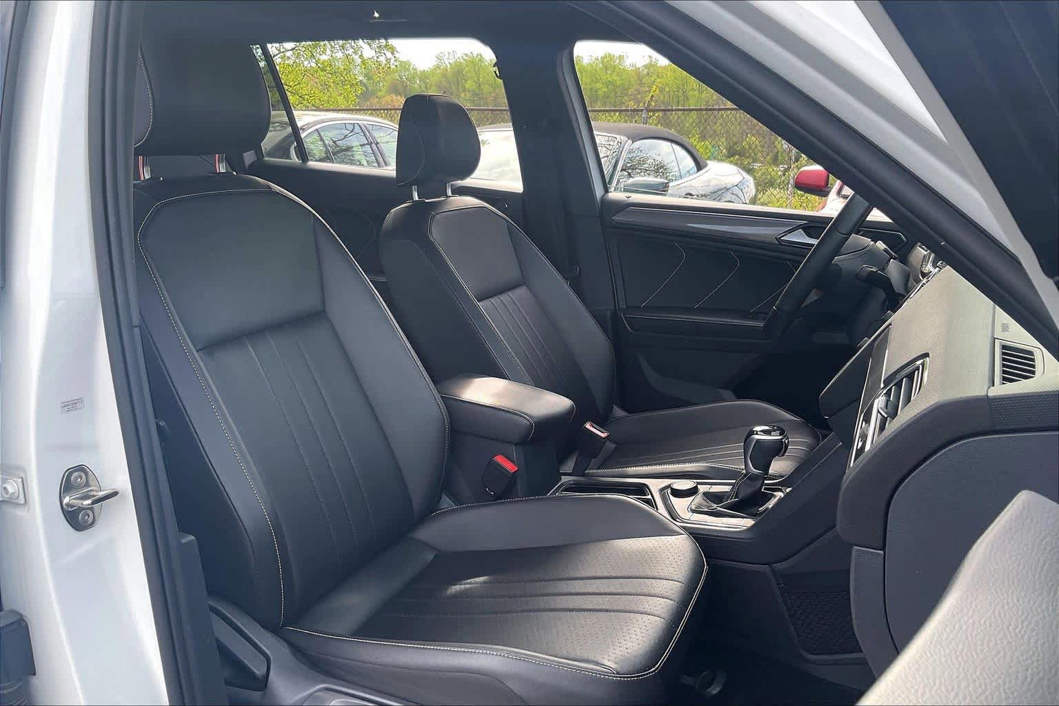 Used 2022 Volkswagen Tiguan SE R-Line AWD/4WD image 8