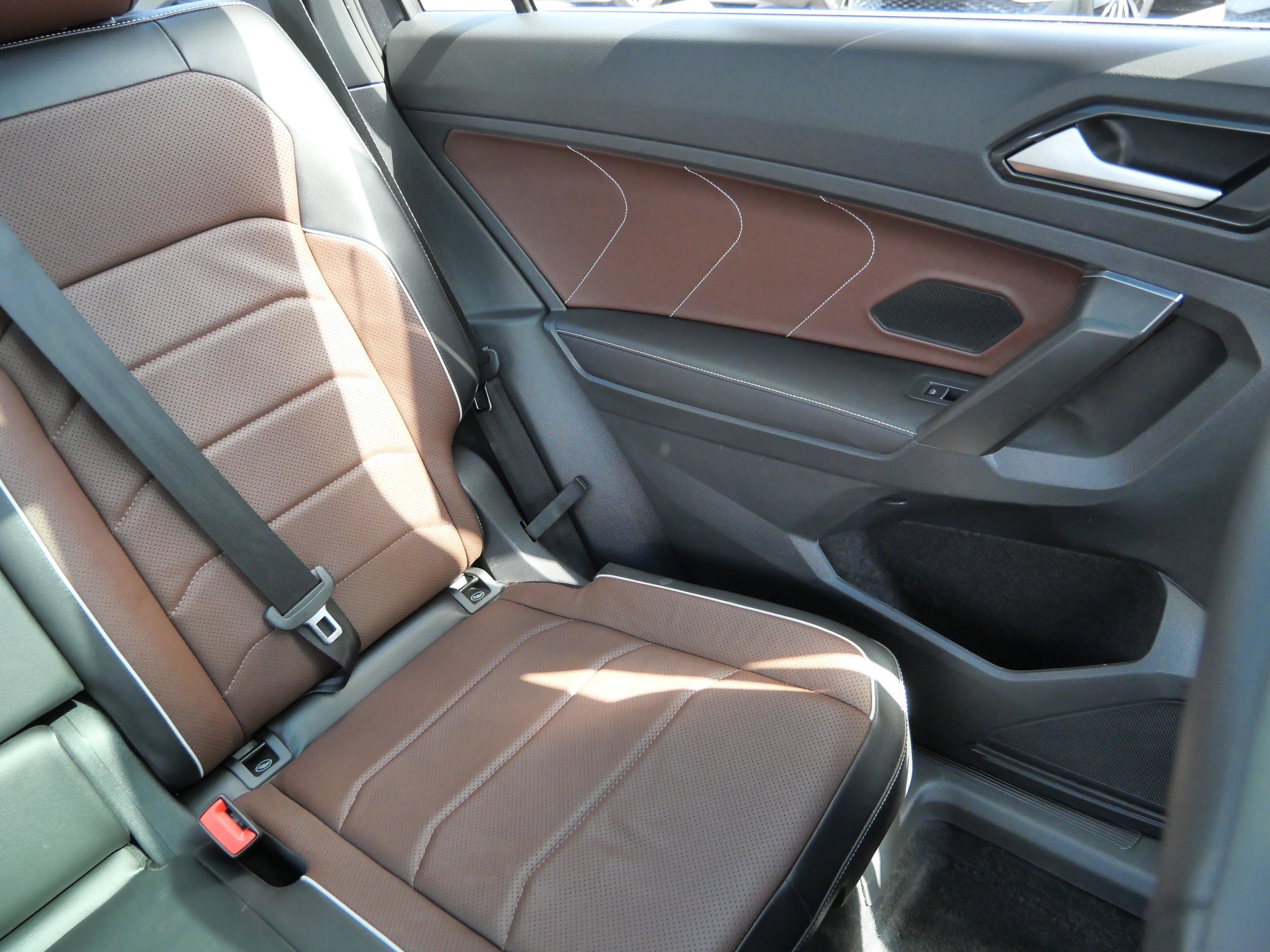 Used 2022 Volkswagen Tiguan SEL R-Line image 14