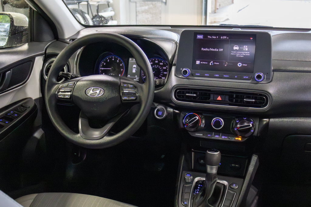 Used 2023 Hyundai Kona SEL w/ Cargo Package AWD/4WD image 11
