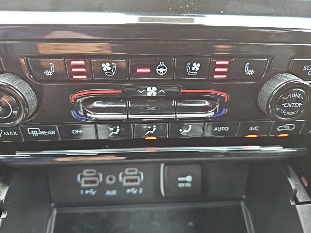 Certified 2024 Jeep Grand Cherokee Overland w/ Luxury Tech Group IV AWD/4WD image 33