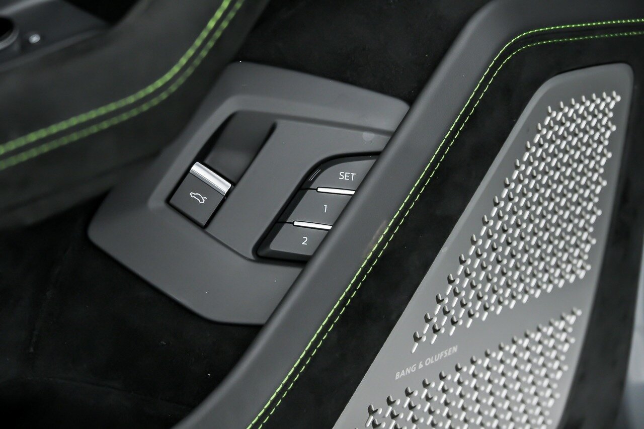 Used 2024 Lamborghini Urus Performante AWD/4WD image 16