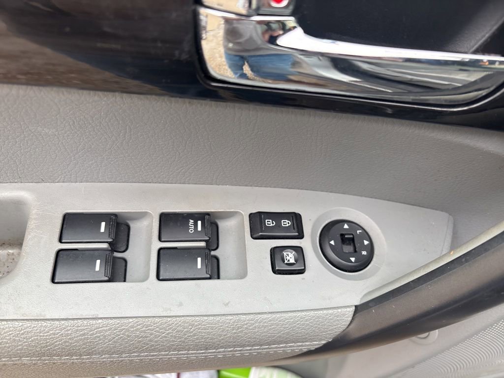 Used 2013 Kia Sorento LX image 9