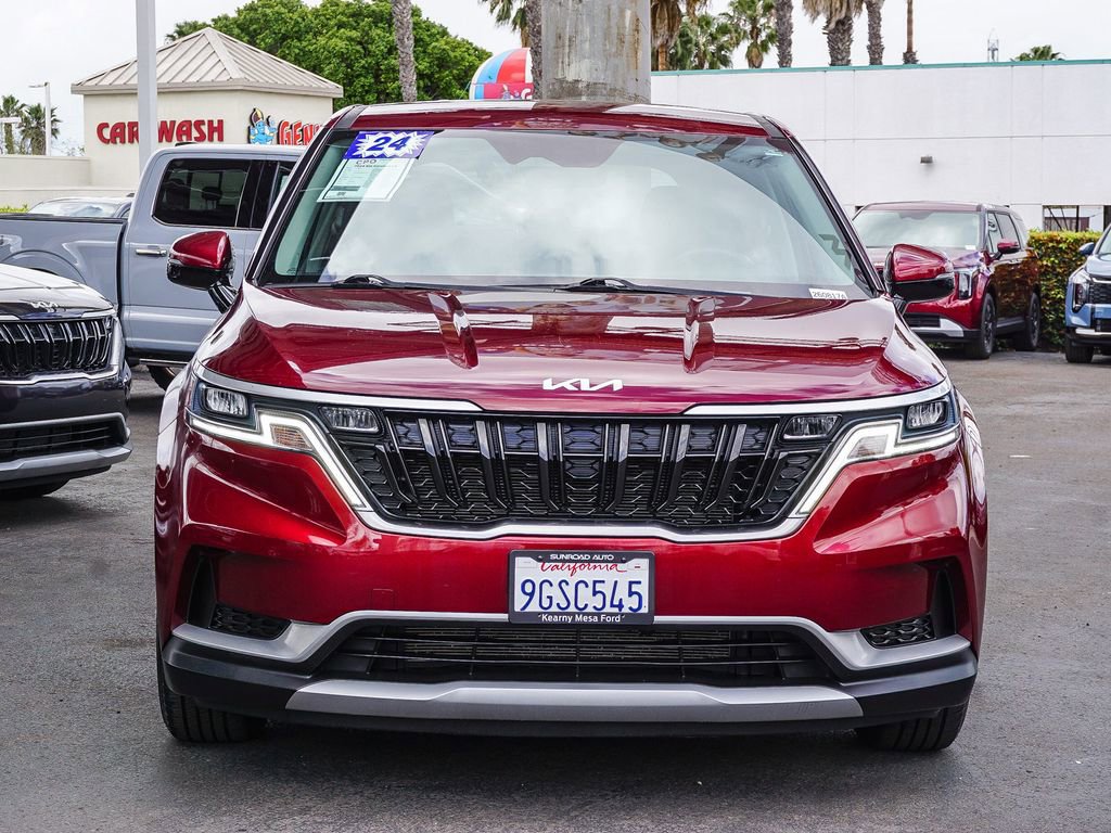 Used 2024 Kia Carnival LX FWD image 2