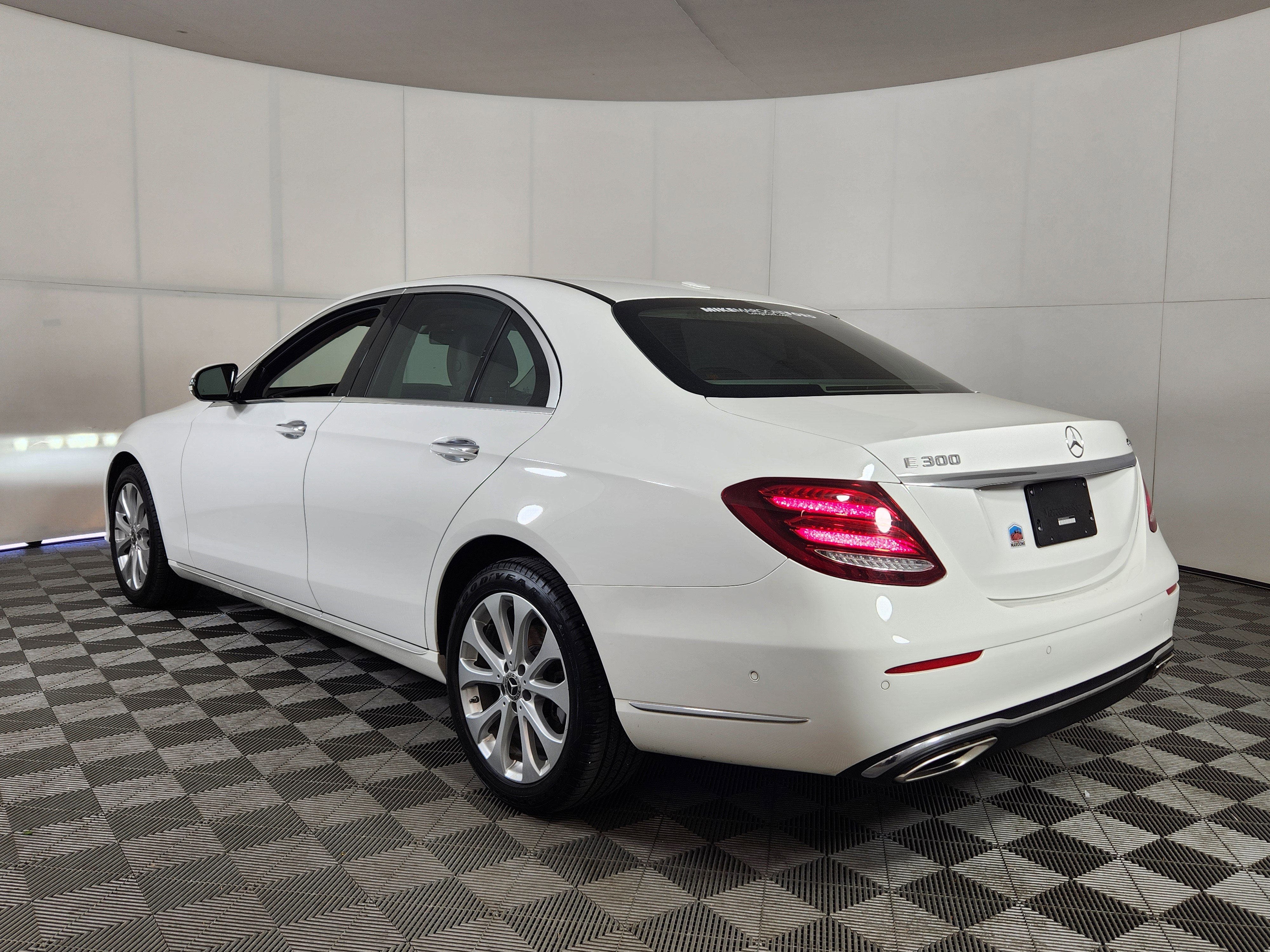 Used 2018 Mercedes-Benz E 300 4MATIC image 5