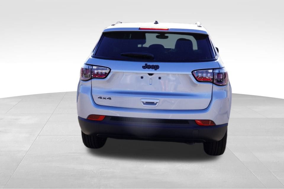 New 2025 Jeep Compass Latitude w/ Sun & Sound Group image 4