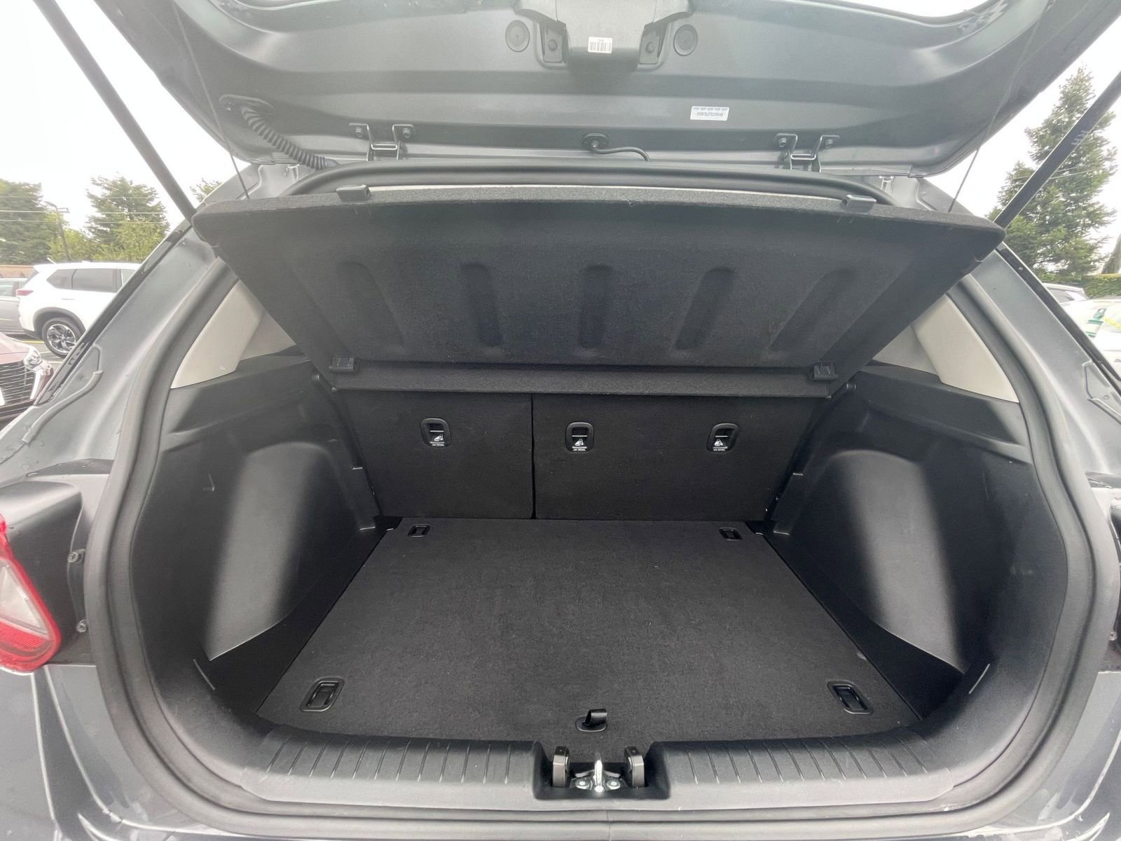 Used 2025 Hyundai Venue SEL image 25