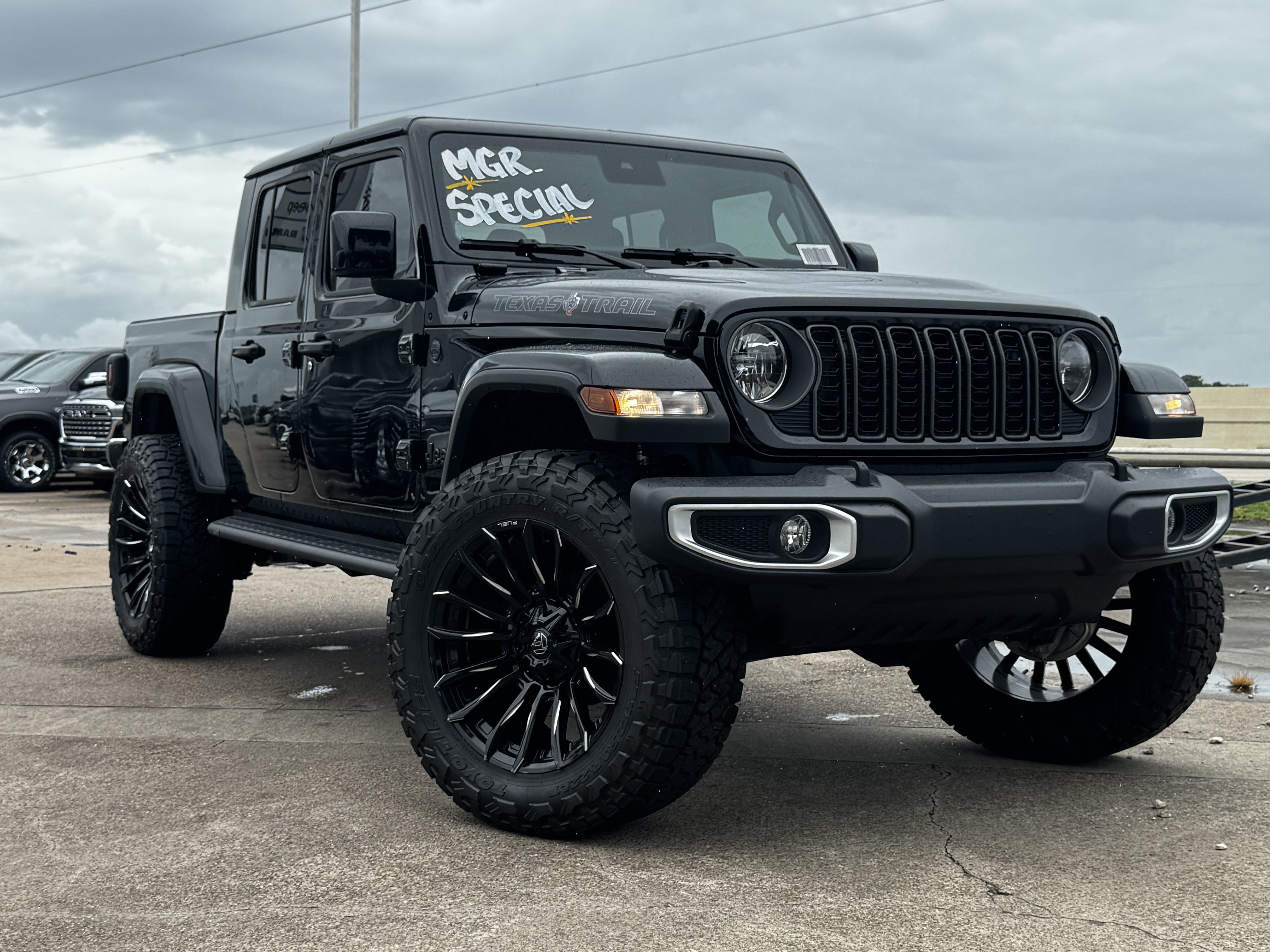 New 2025 Jeep Gladiator Sport AWD/4WD image 2