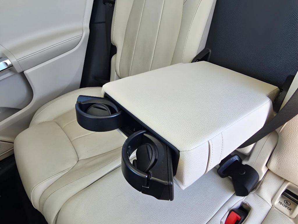 Used 2021 Mercedes-Benz GLB 250 4MATIC w/ Premium Package image 12