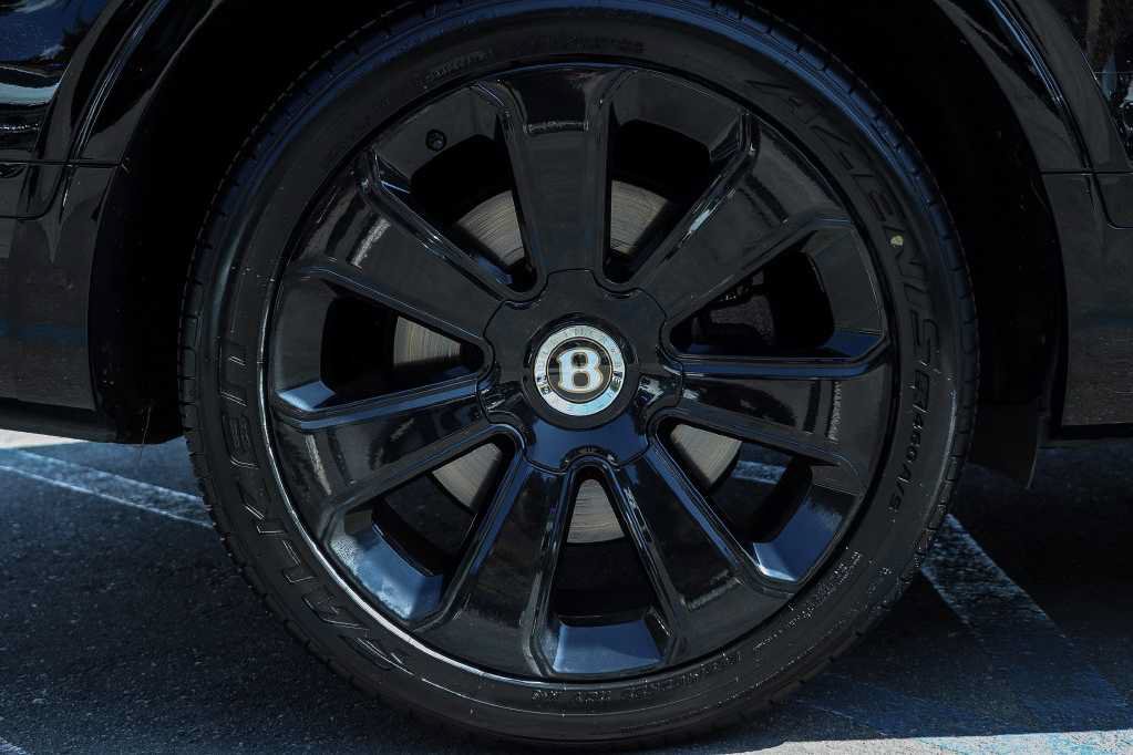 Used 2020 Bentley Bentayga AWD/4WD image 11