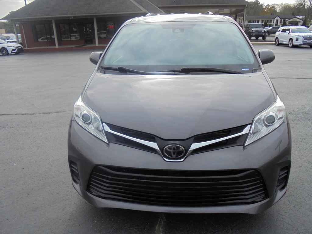 Used 2020 Toyota Sienna LE FWD image 3