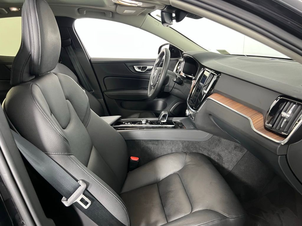 Used 2025 Volvo S60 B5 Plus image 33