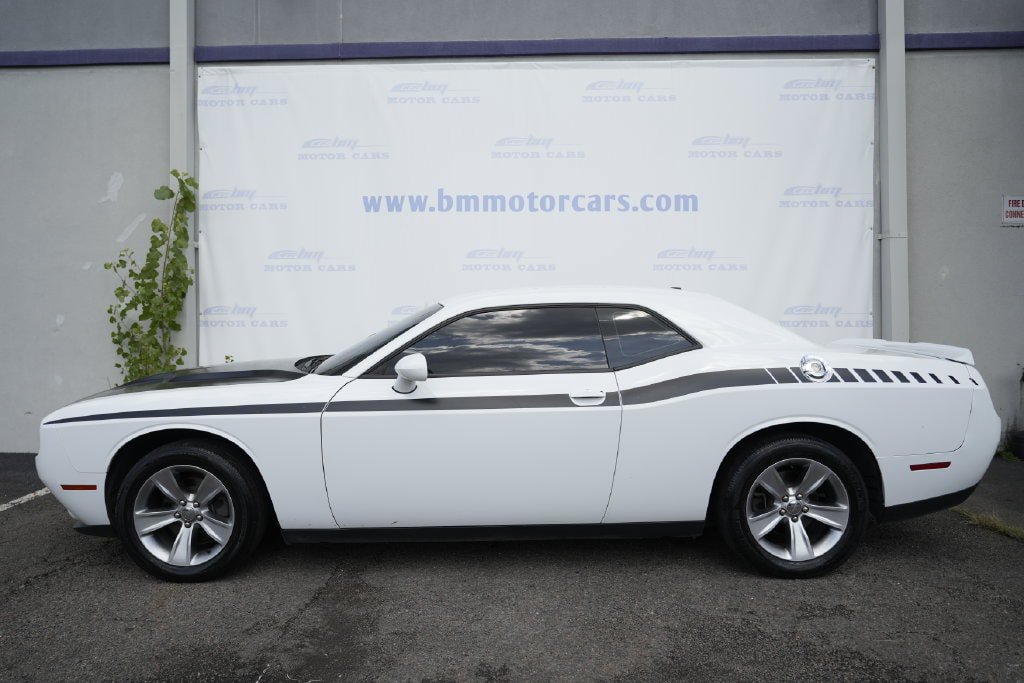 Used 2018 Dodge Challenger SXT RWD image 8