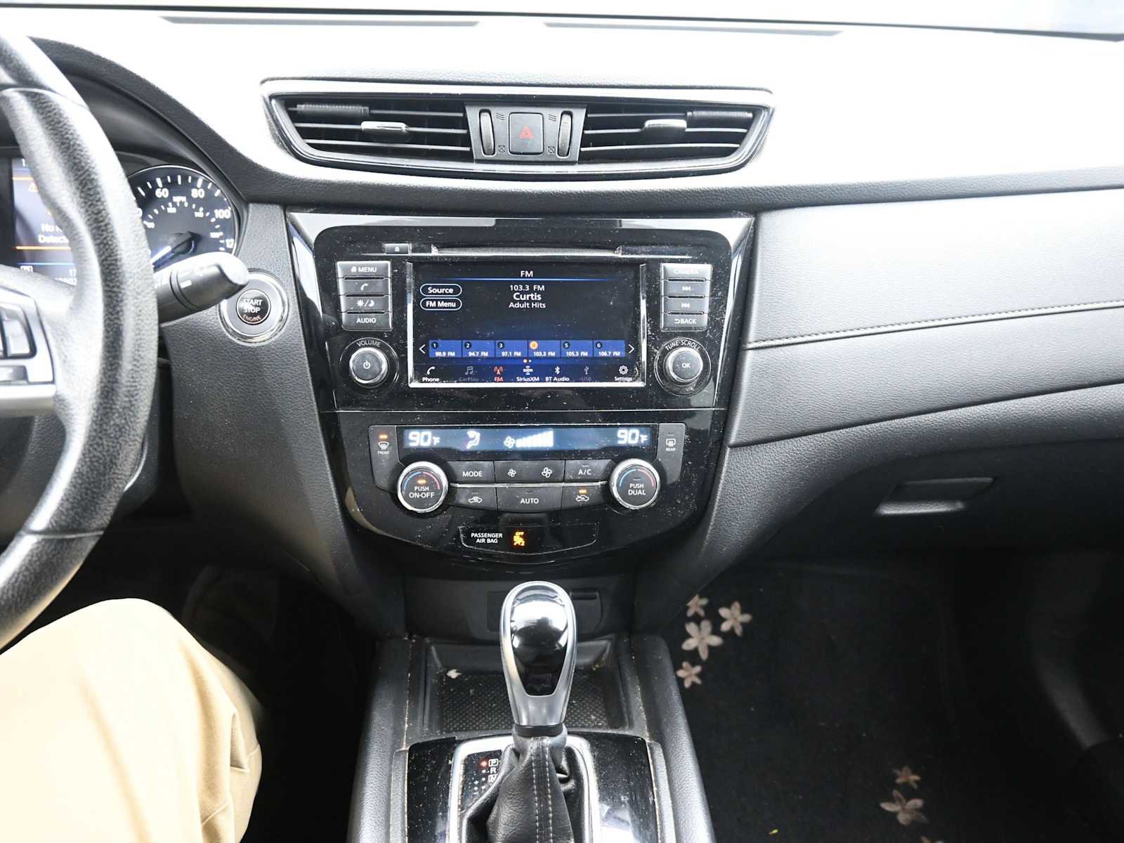 Used 2020 Nissan Rogue SV image 12