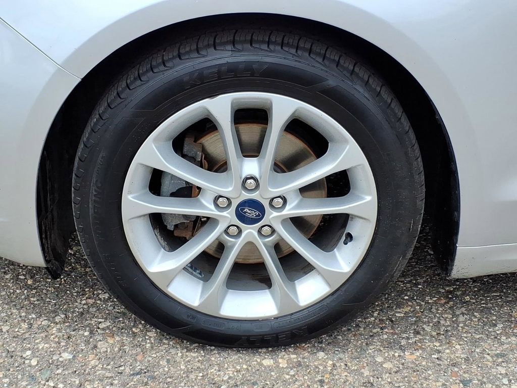 Used 2019 Ford Fusion SE image 9
