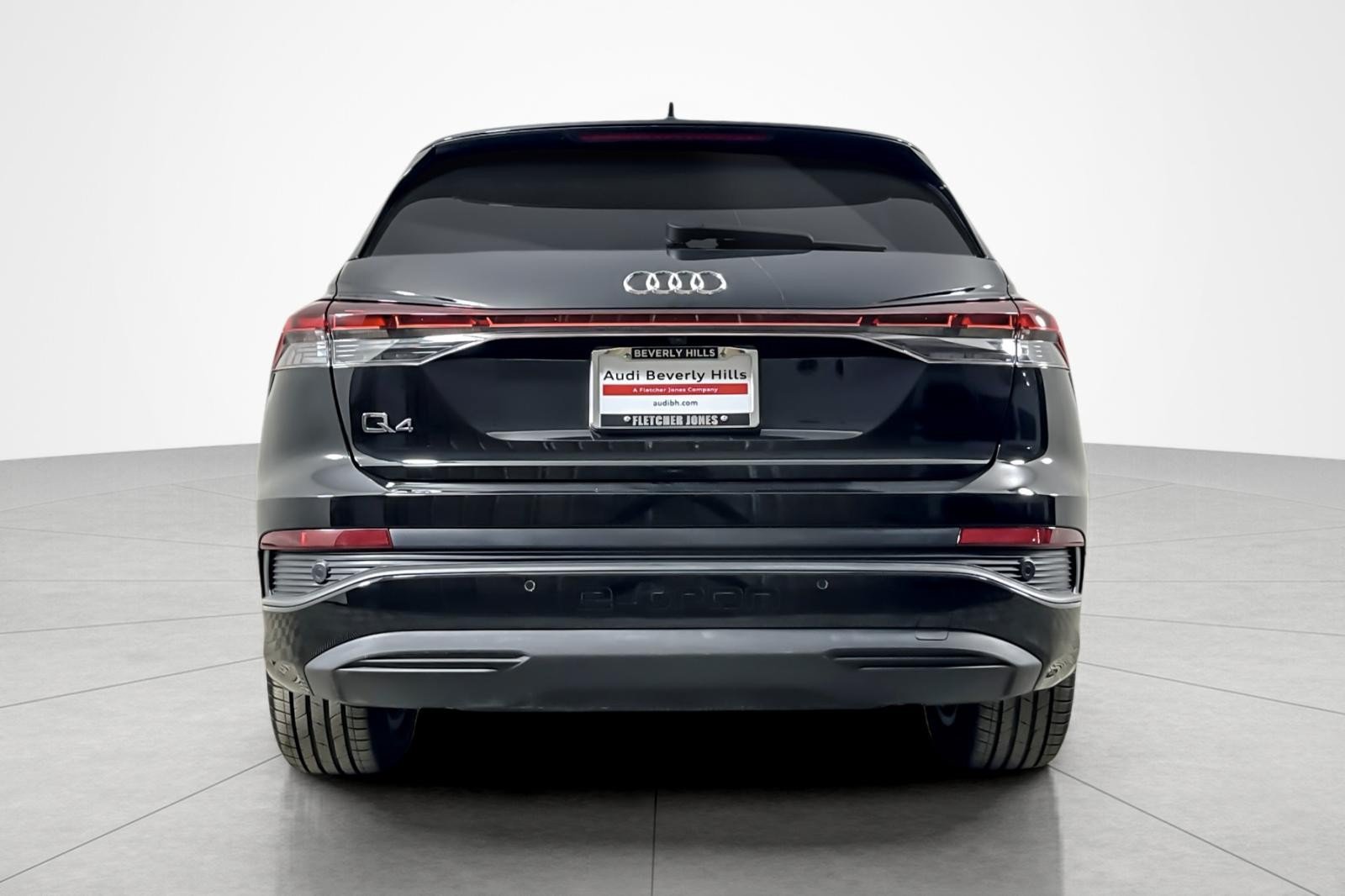 Used 2025 Audi Q4 e-tron Premium w/ Convenience Package RWD image 4